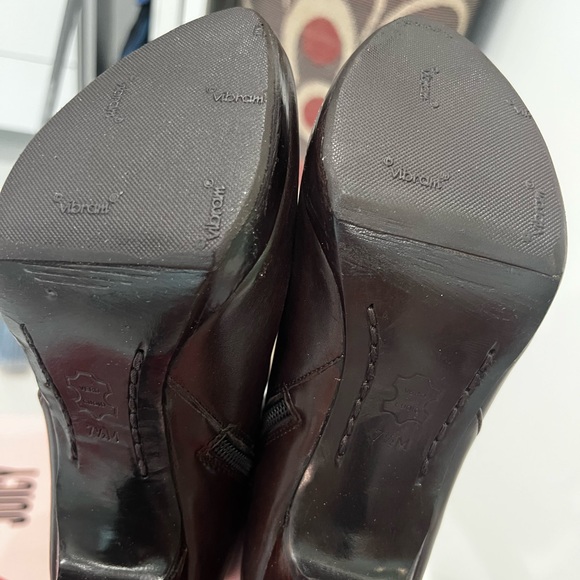 Michael Kors boot heels. Dark brown. Size 7 1/2 - Picture 3 of 6